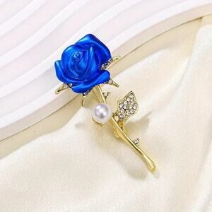 Brooch Rlue‎ Rose with rhinestone and white pearl, gold-tone